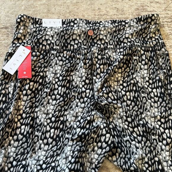 Lane Bryant LIVI leggings soft light and stretchy size 18/20 new - Picture 9 of 10